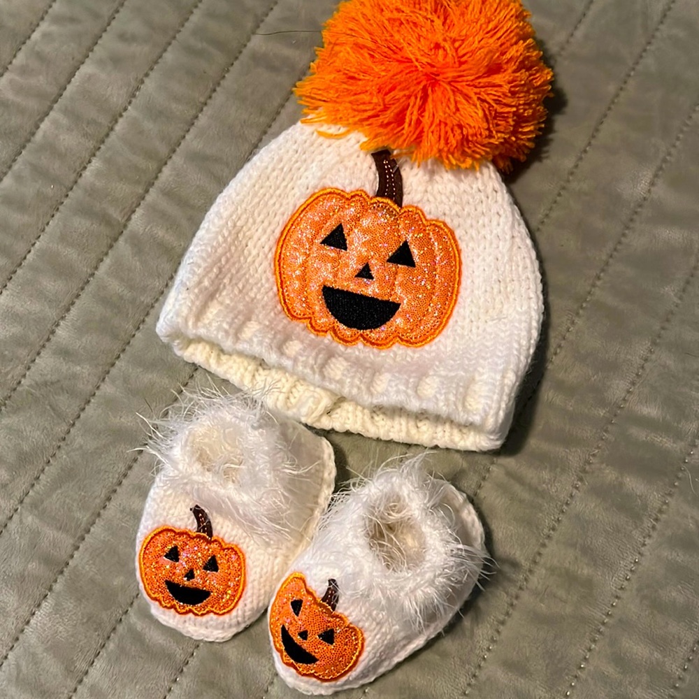 Newborn Halloween Hat and Shoe Set